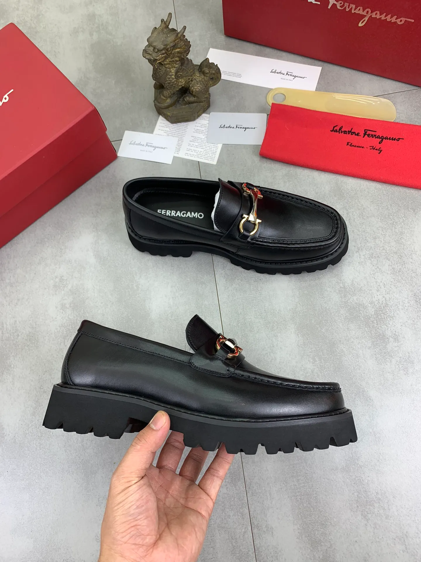 Men's Men's Shoes 💰P460💰[New Style] Water-dyed Niuli 🆘[Salvatore Ferragamo] Ferragamo's latest casual business leather shoes for men! Available at counters simultaneously! The fabric is made of specially imported original calfskin, the lining is made of imported water-dyed cowhide, and the original lightweight foam outsole is absolutely luxurious and leads the fashion trend. Matching code: 38-45; 3️⃣ colors available